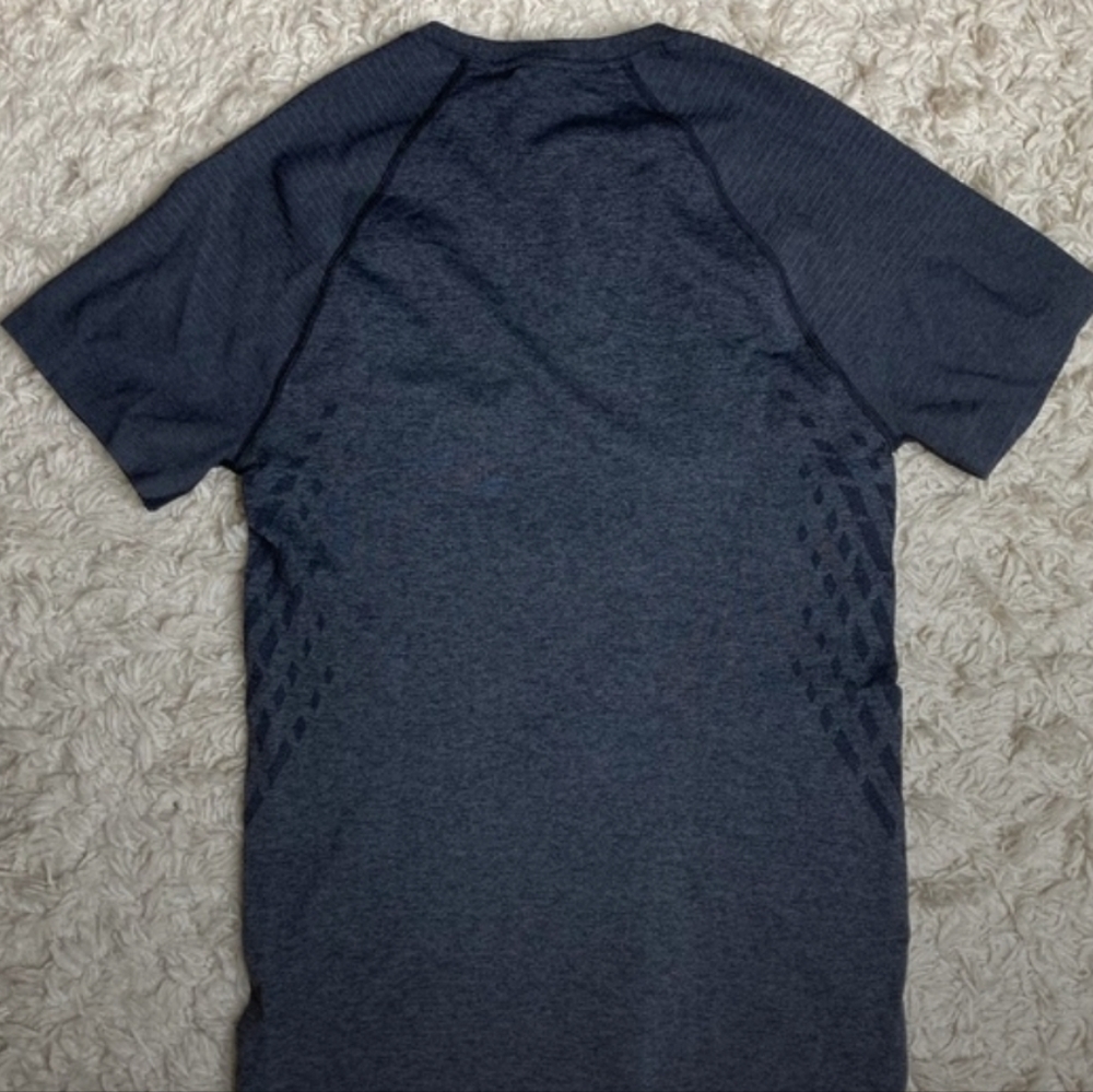 Gymshark Dark Charcoal Gray Active Tee Short Sleeve Shirt Size Small in EUC